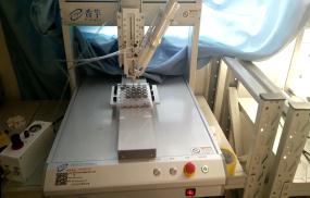 剃須刀雙組份2：1AB膠點膠-香芋機(jī)電